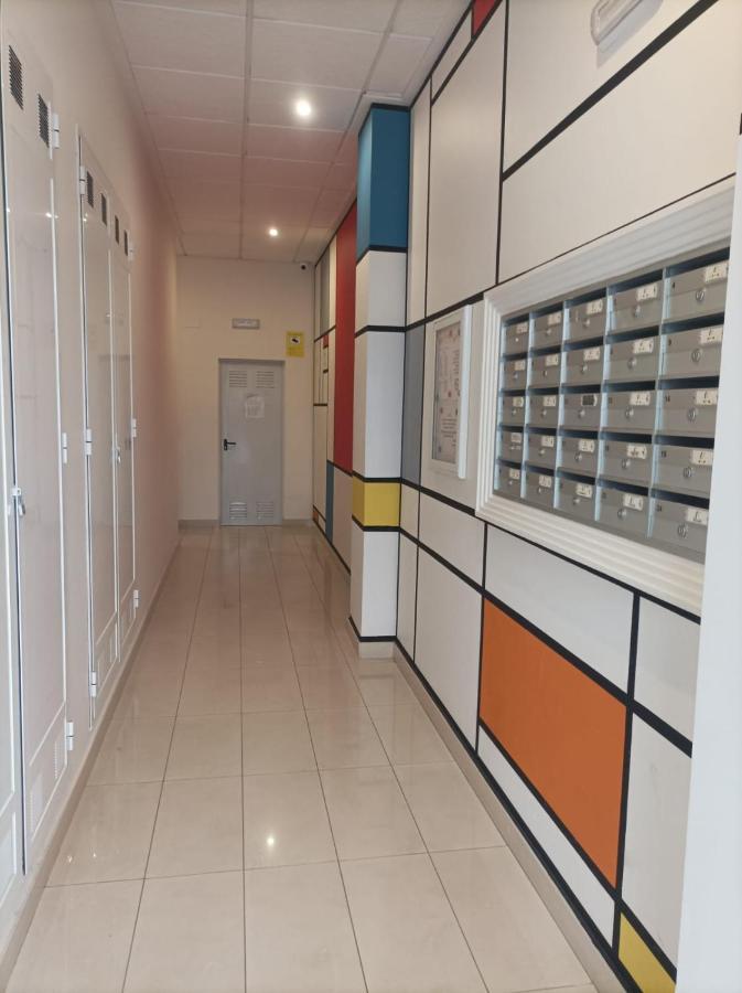 And New Furnished In Centre Apartment