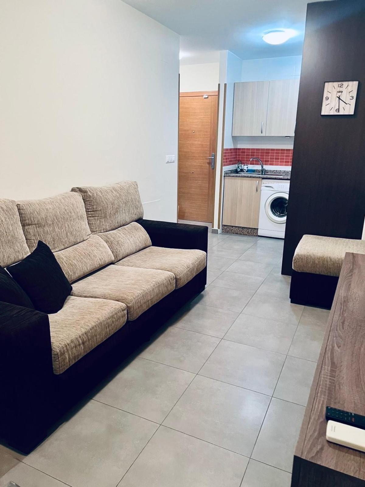 And New Furnished In Centre Apartment *